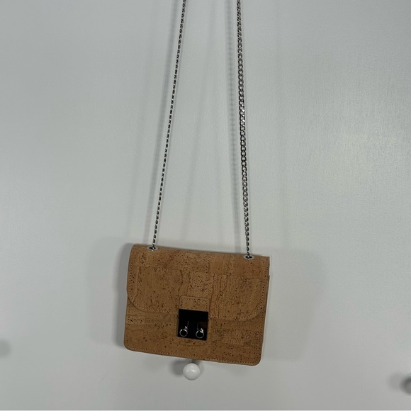 NWOT Corkor Crossbody Cork Purse Handmade In PORTUGAL Silver Strap And Hardware - Picture 2 of 11